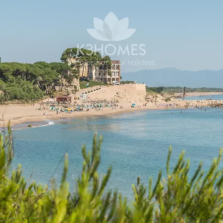 In L Escala Near Sandy Beaches *