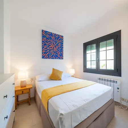 In L Escala Near Sandy Beaches Appartamento *